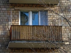 За выпивкой пошел через балкон За выпивкой пошел через балкон