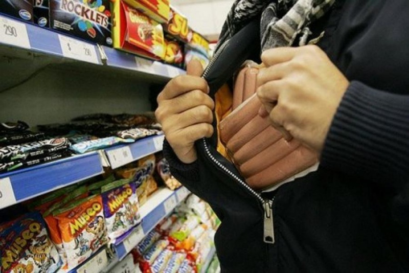 В Озёрах опять воруют продукты из магазинов В Озёрах опять воруют продукты из магазинов