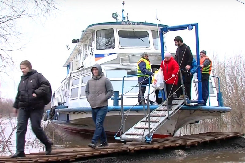 Переправа теплоходом по Оке в Озерах временно остановлена Переправа теплоходом по Оке в Озерах временно остановлена