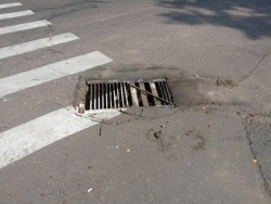 Языки стесали, пока яму залатали Языки стесали, пока яму залатали