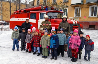 Из-за угрозы пожара в Озёрах эвакуировали детсад Из-за угрозы пожара в Озёрах эвакуировали детсад