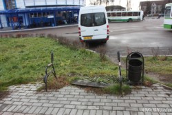 В Озёрах вандалы разгромили сквер В Озёрах вандалы разгромили сквер