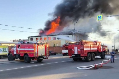 В Озёрах полностью сгорел 2 этаж торгового центра «Вега» В Озёрах полностью сгорел 2 этаж торгового центра «Вега»