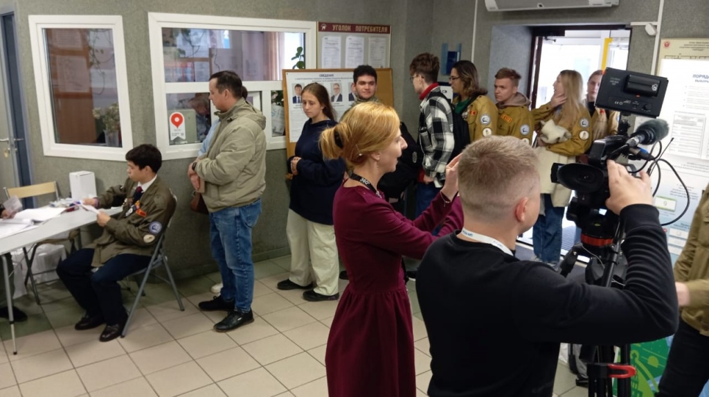 Массовый нагон студентов на голосование за Воробьева