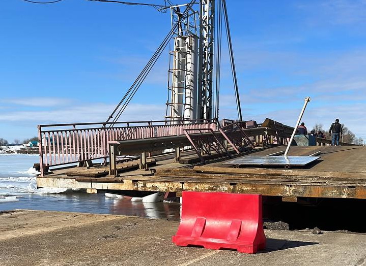 Снятие озерского понтонного моста 19 марта 2023 года